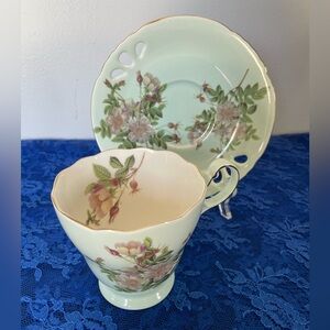 NWOT Meritage Floral Teacup and Saucer Set